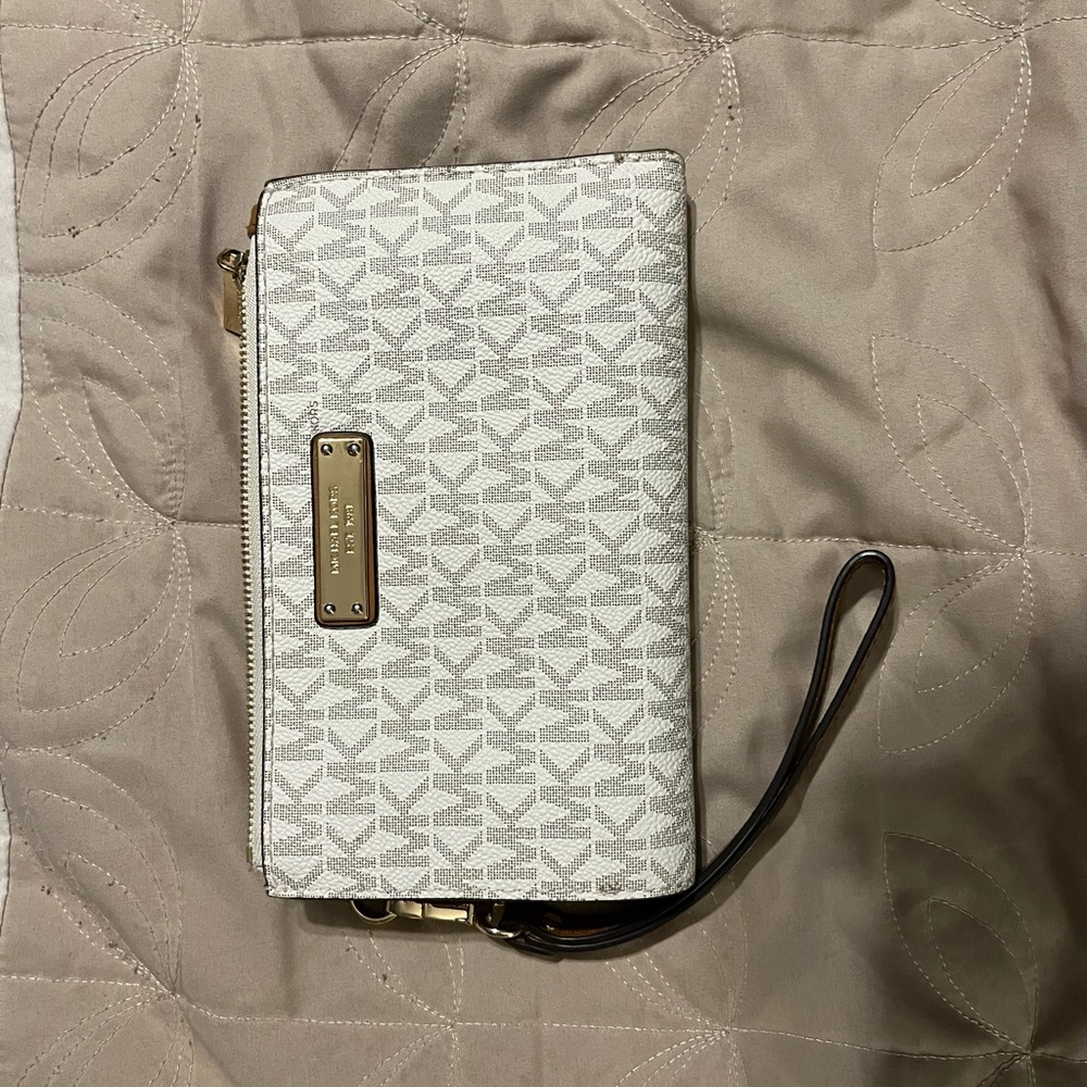 Michael kors wallet